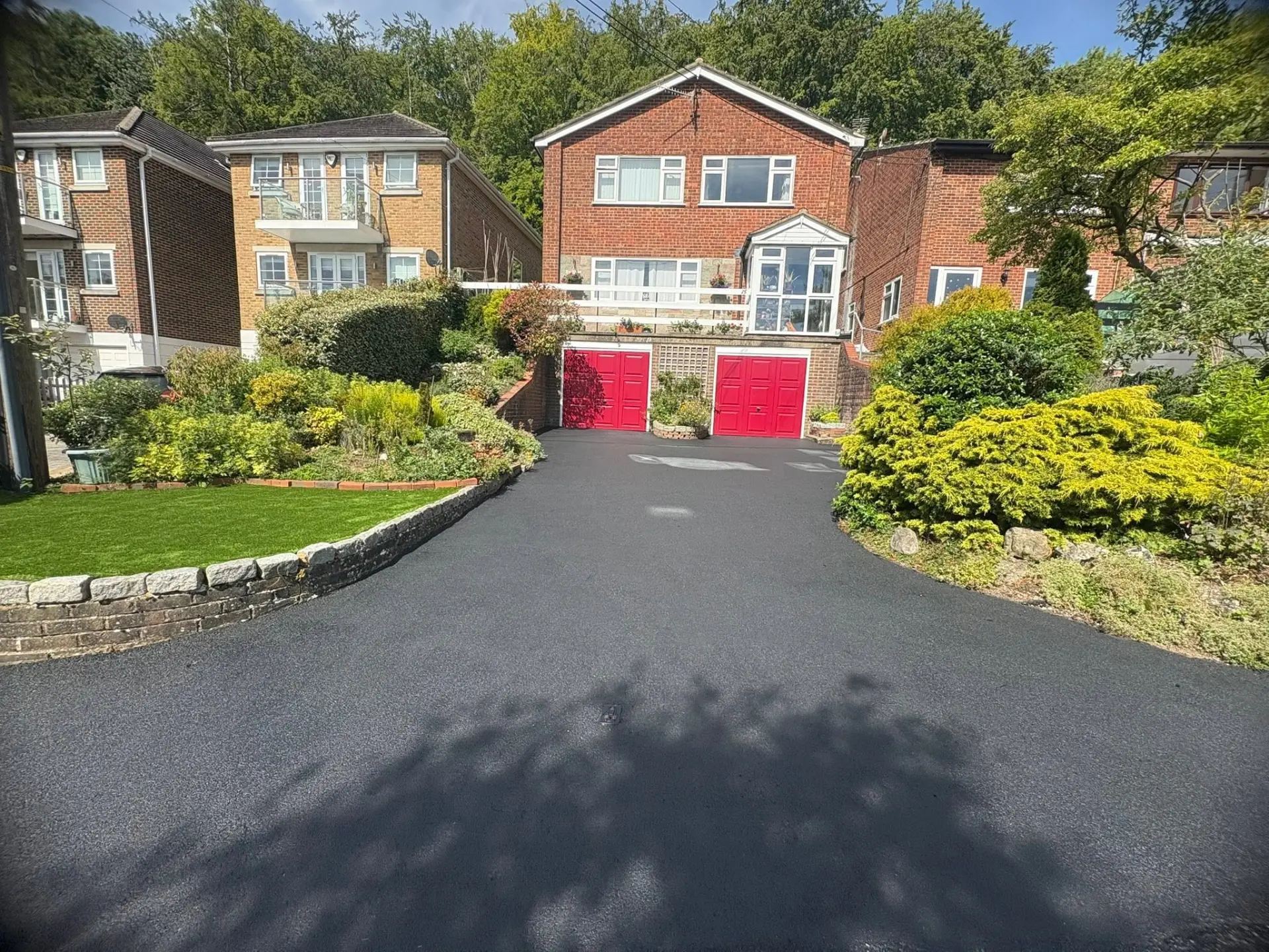 Freshly laid smooth tarmac driveway with granite setts edging